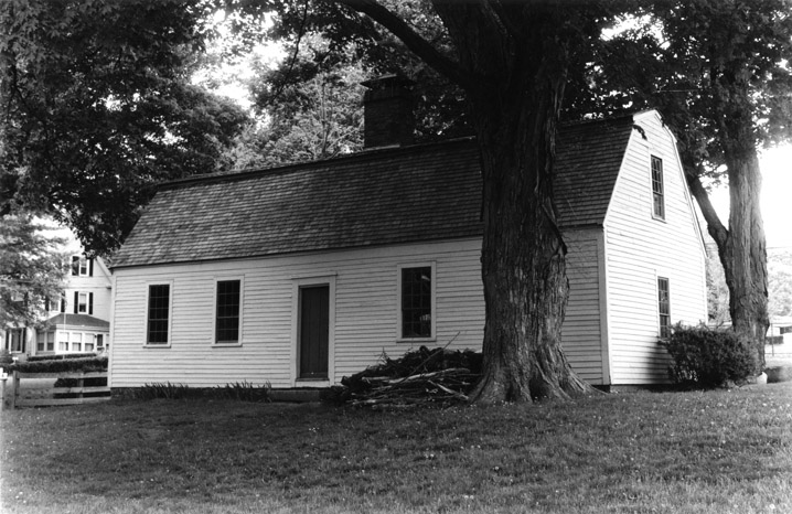 HVR.1030 Ward, John - Nichols, Algernon P. House 240 Water St. Haverhill MA c 1720 
