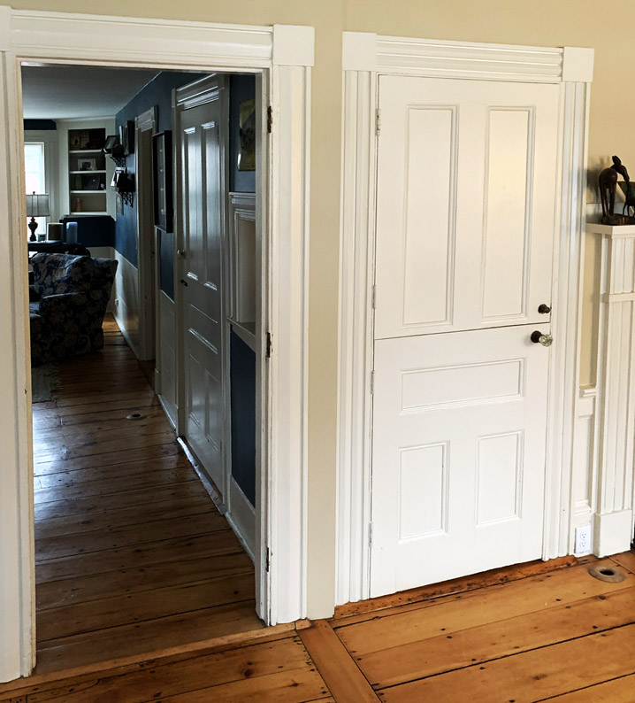 Federal / Greek Revival Interior door casings.