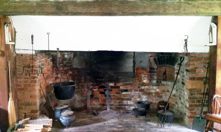 Fireplace in Parson Capen house with rounded corners