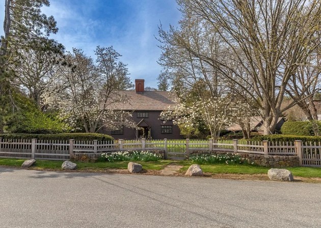 638 Bay Road, Hamilton MA