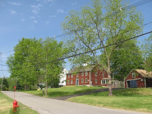 ROW.137 -- Todd House 152 Fenno Dr, Rowley